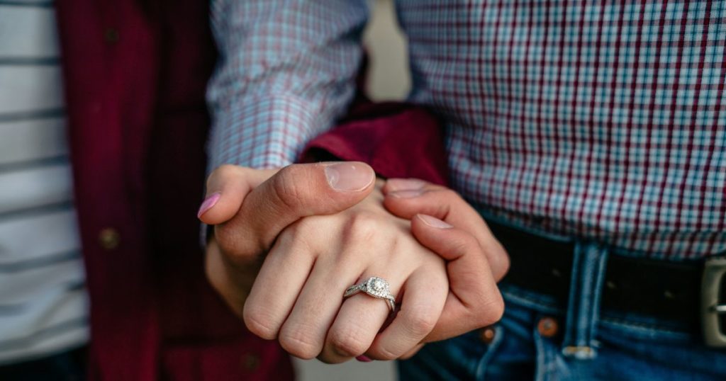 旦那が不倫相手に本気。不倫から始まった略奪愛は幸せになれる？