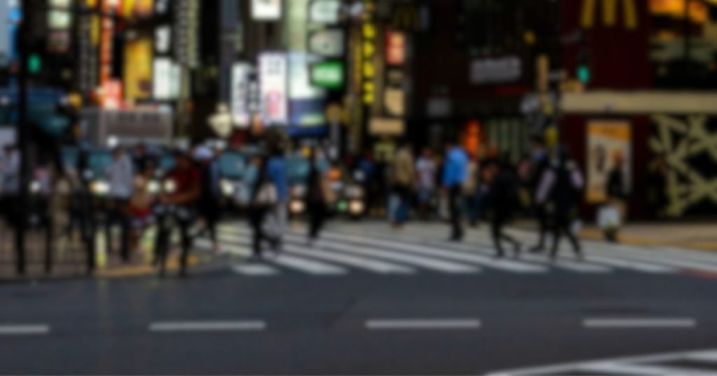 不倫する妻を尾行する貿易前にて